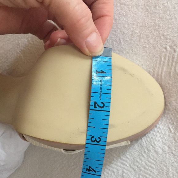 Just Fabulous size 9 shoes. Tawney design, color nude. Like new condition. - Picture 11 of 12